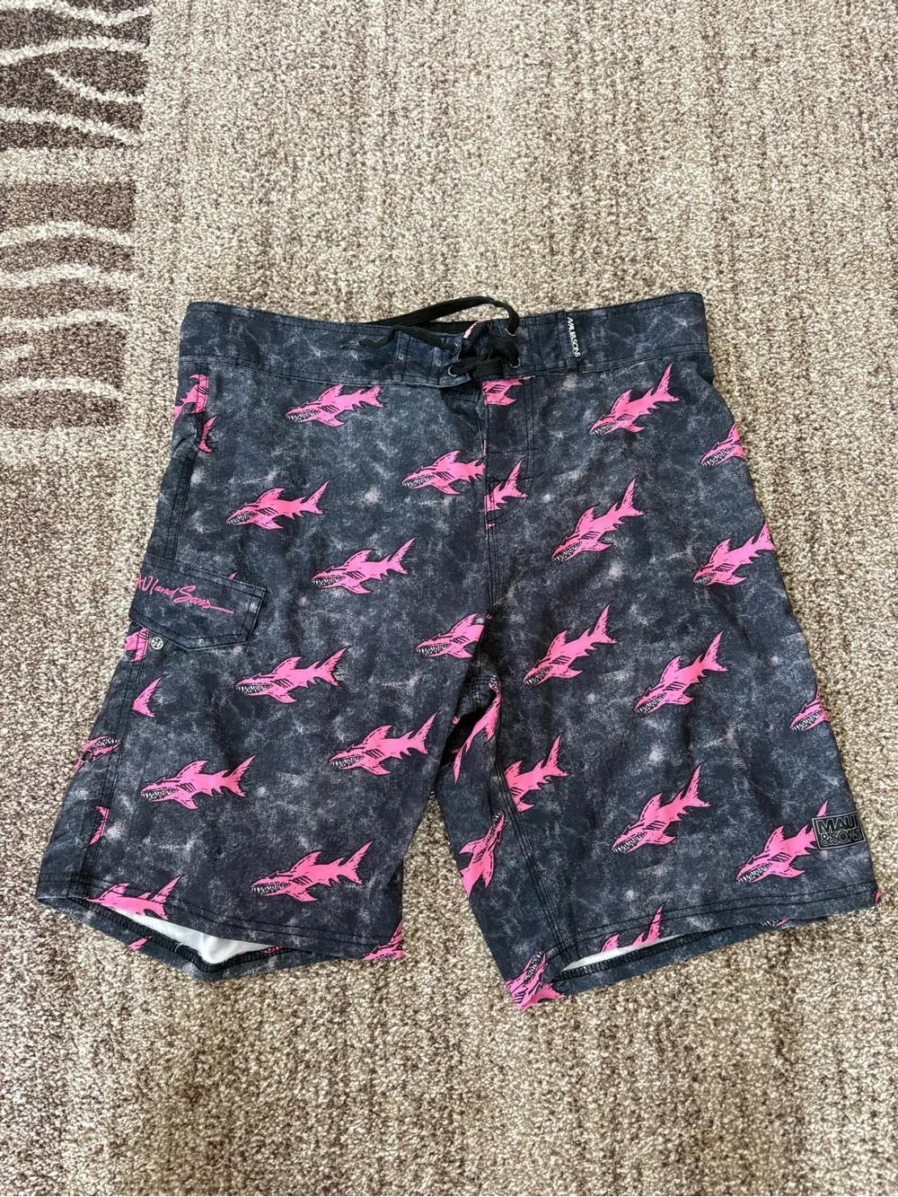 Maui And Sons Boardshirts Charcoal Black W/ Pink Sharks 4 Way Stretch Size 34